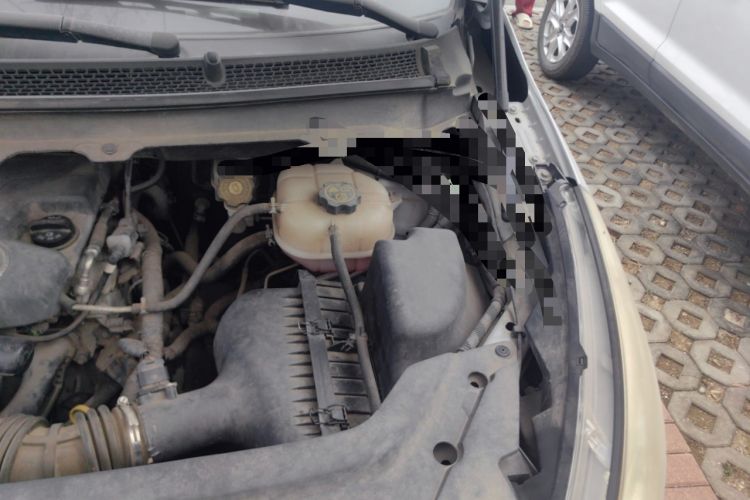 Used Buick GL8 2011 2.4L CT Luxury Business Comfort Edition Engine Bay Left