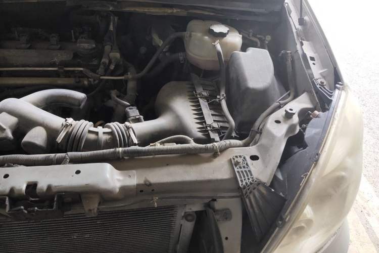Used Buick GL8 2011 2.4L CT Comfort Edition Engine Bay Left