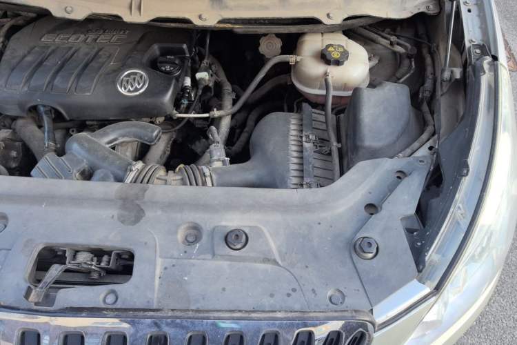 Used Buick GL8 2011 2.4L CT Comfort Edition Engine Bay Left