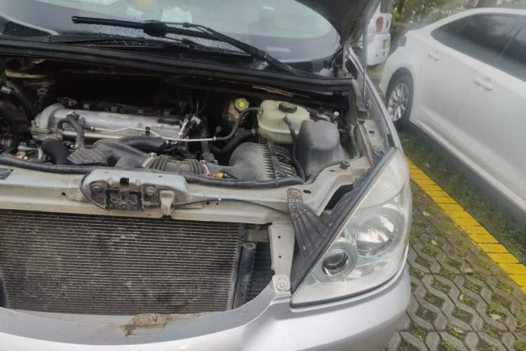 Used Buick GL8 2011 2.4L CT Comfort Edition Engine Bay Left