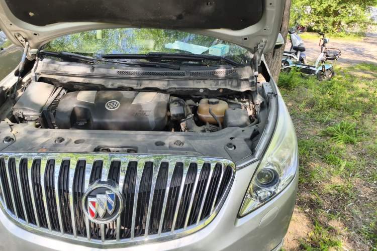 Used Buick GL8 2011 3.0L XT Luxury Business Flagship Edition Engine Bay Left