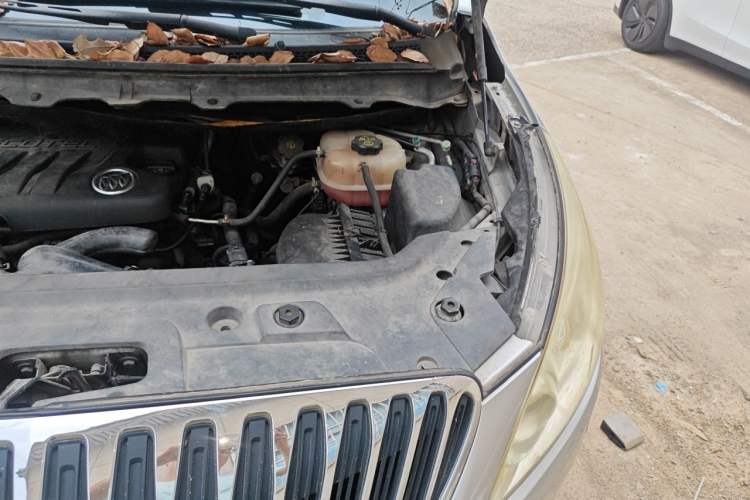 Used Buick GL8 2011 2.4L CT Luxury Business Comfort Edition Engine Bay Left