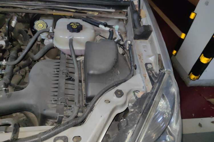 Used Buick GL8 2011 2.4L LT Executive Edition Engine Bay Left
