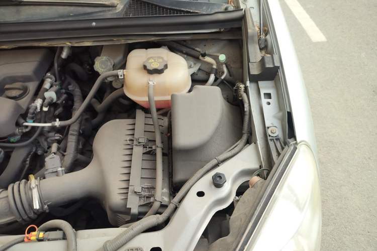 Used Buick GL8 2011 2.4L LT Executive Edition Engine Bay Left