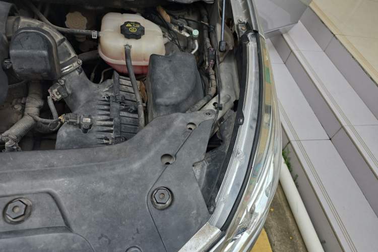 Used Buick GL8 2011 3.0L GT Luxury Business Haoya Edition Engine Bay Left