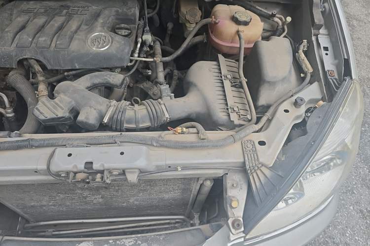 Used Buick GL8 2011 2.4L CT Comfort Edition Engine Bay Left