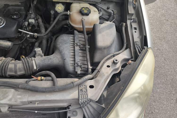 Used Buick GL8 2011 2.4L CT Comfort Edition Engine Bay Left