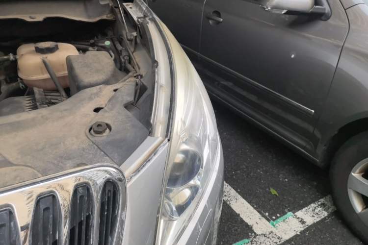 Used Buick GL8 2011 2.4L LT Luxury Business Executive Edition Engine Bay Left
