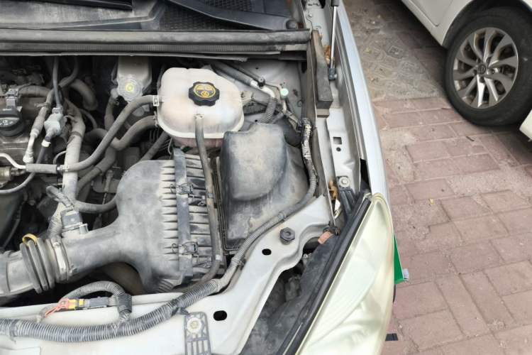 Used Buick GL8 2011 2.4L CT Comfort Edition Engine Bay Left