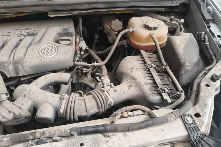 Used Buick GL8 2011 2.4L CT Comfort Edition Engine Bay Left