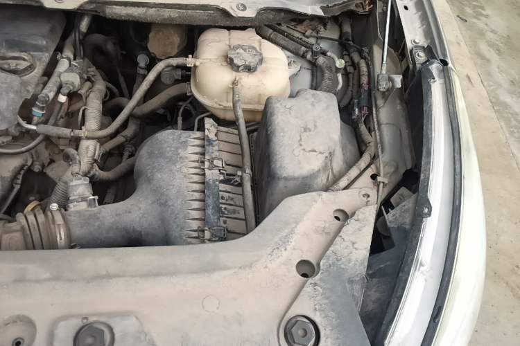 Used Buick GL8 2011 2.4L LT Luxury Business Executive Edition Engine Bay Left