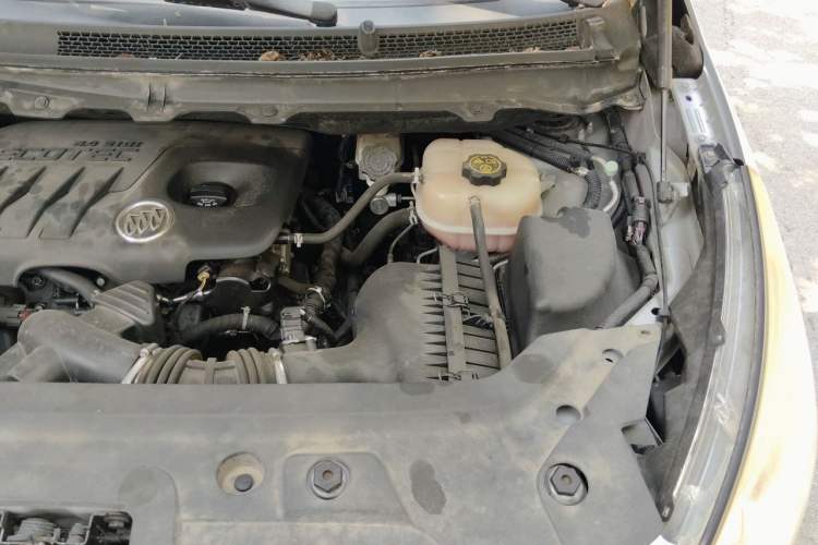 Used Buick GL8 2011 2.4L CT Luxury Business Comfort Edition Engine Bay Left