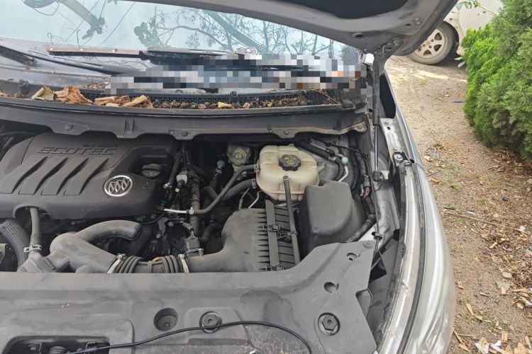 Used Buick GL8 2011 2.4L LT Luxury Business Executive Edition Engine Bay Left