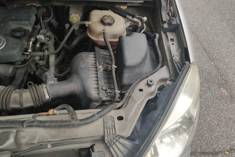 Used Buick GL8 2011 2.4L LT Executive Edition Engine Bay Left