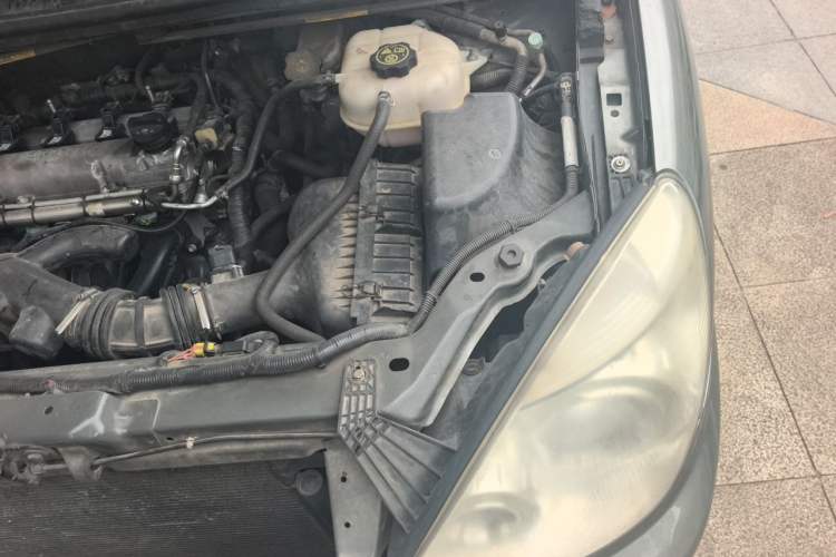 Used Buick GL8 2011 2.4L CT Comfort Edition Engine Bay Left