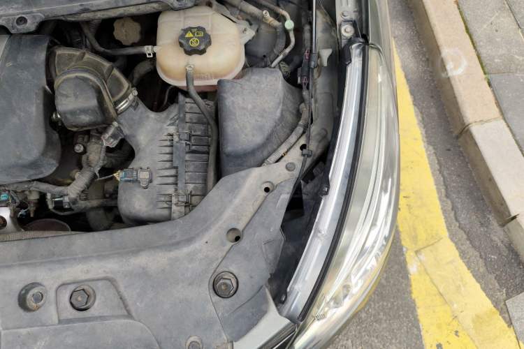 Used Buick GL8 2011 3.0L GT Luxury Business Haoya Edition Engine Bay Left
