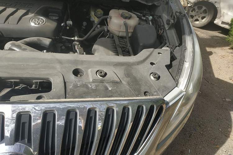 Used Buick GL8 2011 2.4L LT Luxury Business Executive Edition Engine Bay Left