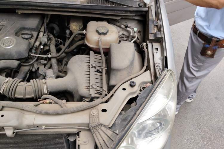 Used Buick GL8 2011 2.4L LT Executive Edition Engine Bay Left