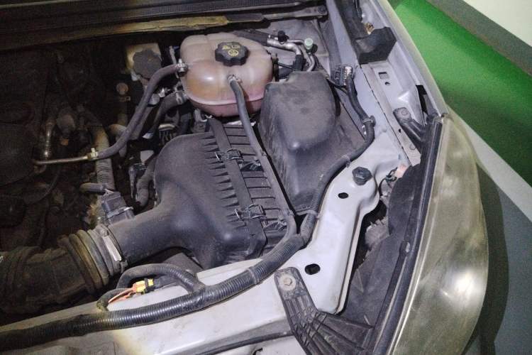 Used Buick GL8 2011 2.4L LT Executive Edition Engine Bay Left