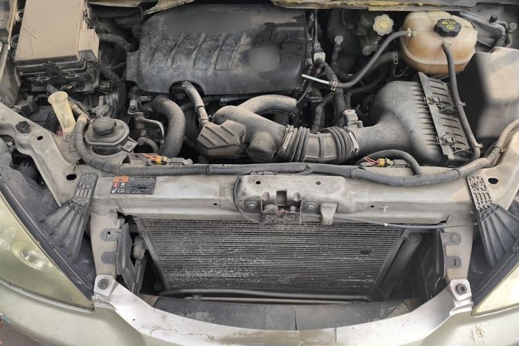 Used Buick GL8 2011 2.4L CT Comfort Edition Engine Bay