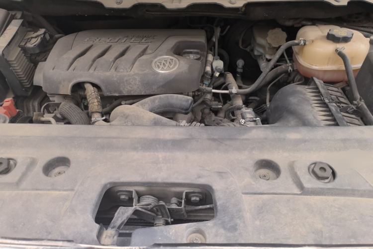 Used Buick GL8 2011 2.4L LT Luxury Business Executive Edition Engine Bay