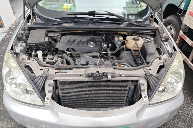 Used Buick GL8 2011 2.4L CT Comfort Edition Engine Bay