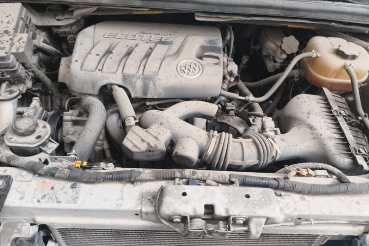 Used Buick GL8 2011 2.4L CT Comfort Edition Engine Bay