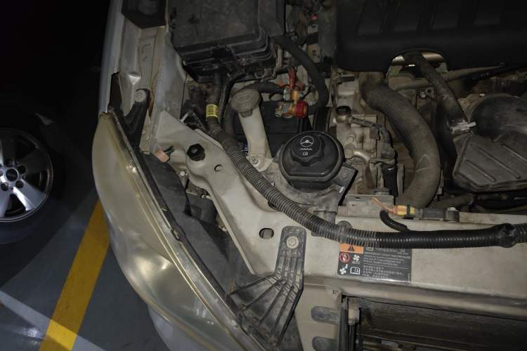 Used Buick GL8 2011 2.4L CT Comfort Edition Engine Bay Right