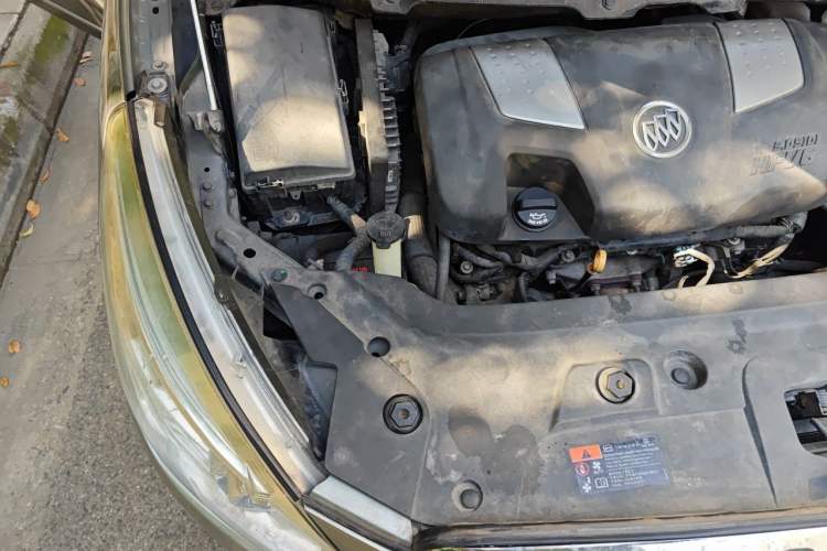 Used Buick GL8 2011 3.0L XT Luxury Business Flagship Edition Engine Bay Right
