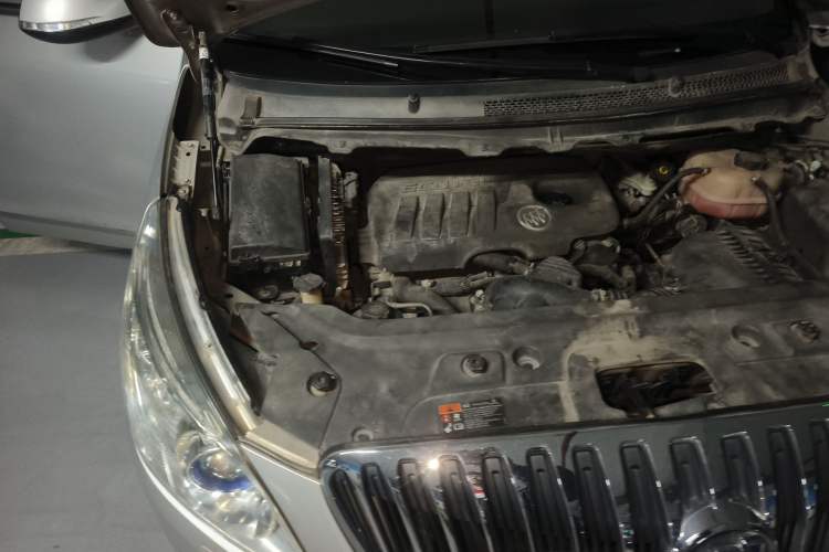 Used Buick GL8 2011 2.4L LT Luxury Business Executive Edition Engine Bay Right