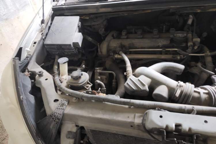 Used Buick GL8 2011 2.4L CT Comfort Edition Engine Bay Right