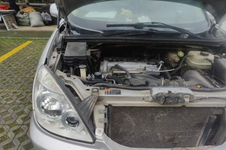 Used Buick GL8 2011 2.4L CT Comfort Edition Engine Bay Right