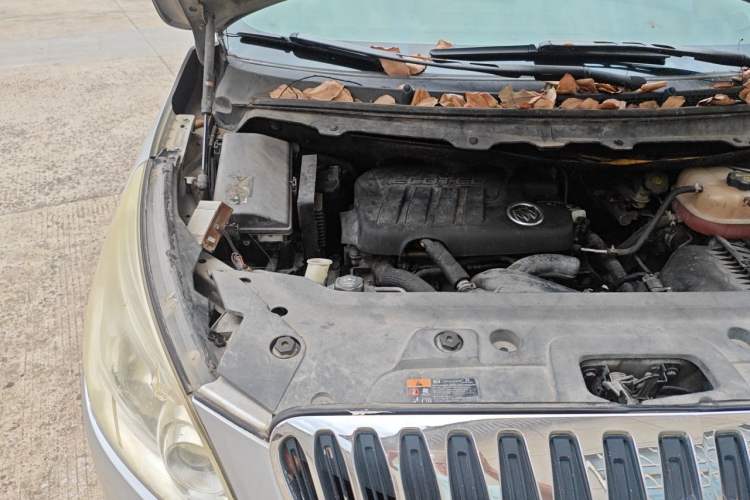 Used Buick GL8 2011 2.4L CT Luxury Business Comfort Edition Engine Bay Right