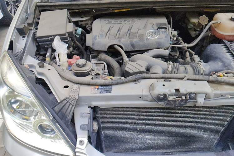 Used Buick GL8 2011 2.4L LT Executive Edition Engine Bay Right