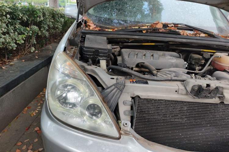 Used Buick GL8 2011 2.4L CT Comfort Edition Engine Bay Right