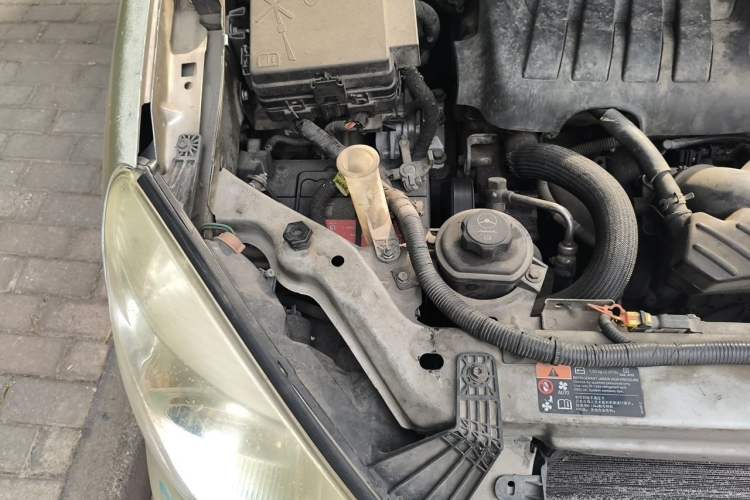 Used Buick GL8 2011 2.4L CT Comfort Edition Engine Bay Right