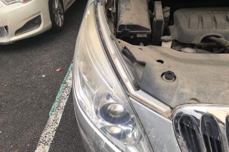 Used Buick GL8 2011 2.4L LT Luxury Business Executive Edition Engine Bay Right