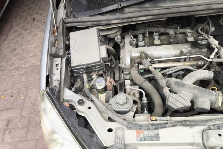 Used Buick GL8 2011 2.4L CT Comfort Edition Engine Bay Right