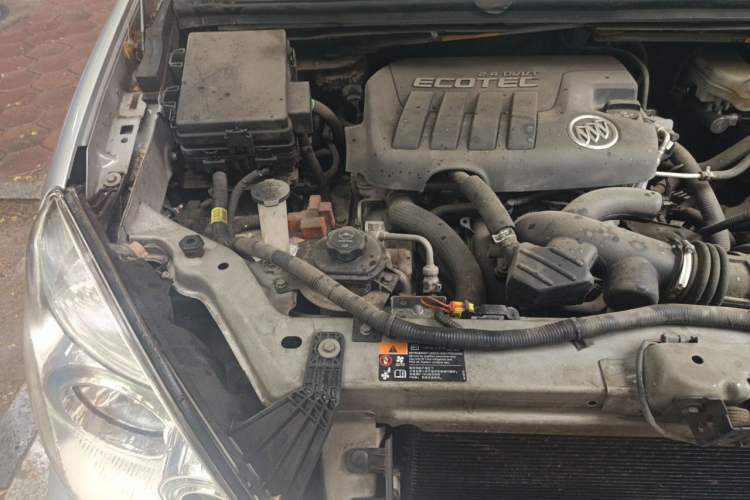 Used Buick GL8 2011 2.4L LT Executive Edition Engine Bay Right