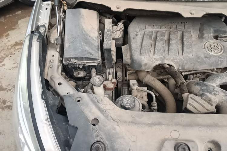 Used Buick GL8 2011 2.4L LT Luxury Business Executive Edition Engine Bay Right