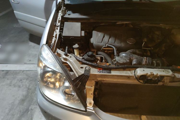 Used Buick GL8 2011 2.4L CT Comfort Edition Engine Bay Right