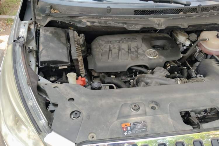 Used Buick GL8 2011 2.4L CT Luxury Business Comfort Edition Engine Bay Right