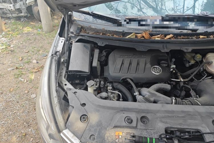 Used Buick GL8 2011 2.4L LT Luxury Business Executive Edition Engine Bay Right