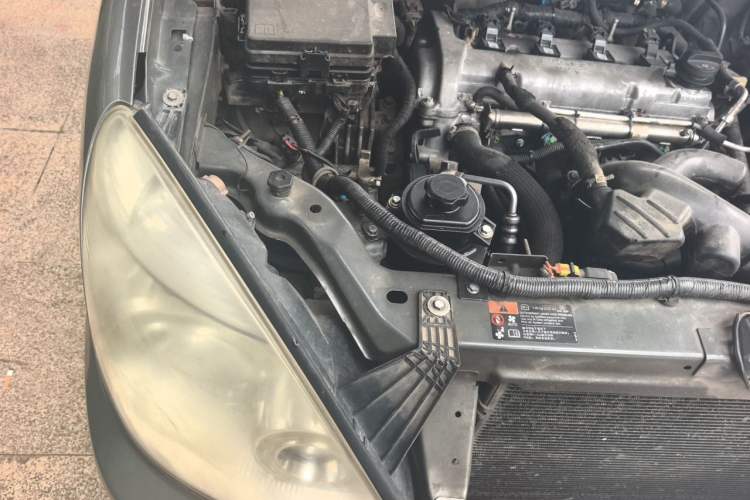 Used Buick GL8 2011 2.4L CT Comfort Edition Engine Bay Right