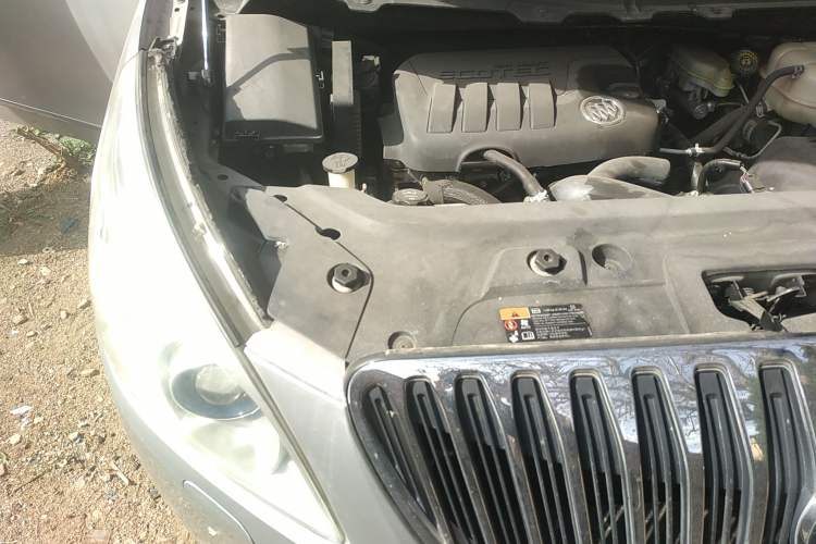 Used Buick GL8 2011 2.4L LT Luxury Business Executive Edition Engine Bay Right