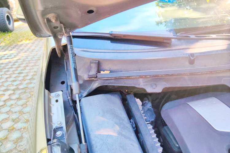 Used Buick GL8 2011 3.0L XT Luxury Business Flagship Edition Engine Bay Right