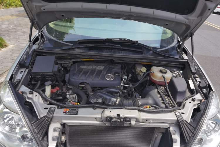 Used Buick GL8 2011 2.4L CT Comfort Edition Engine Bay