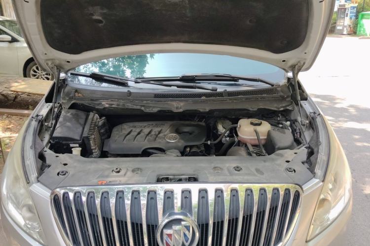 Used Buick GL8 2011 2.4L CT Luxury Business Comfort Edition Engine Bay