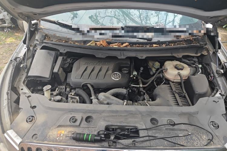 Used Buick GL8 2011 2.4L LT Luxury Business Executive Edition Engine Bay