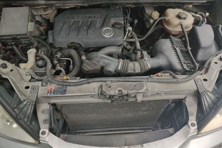 Used Buick GL8 2011 2.4L LT Executive Edition Engine Bay